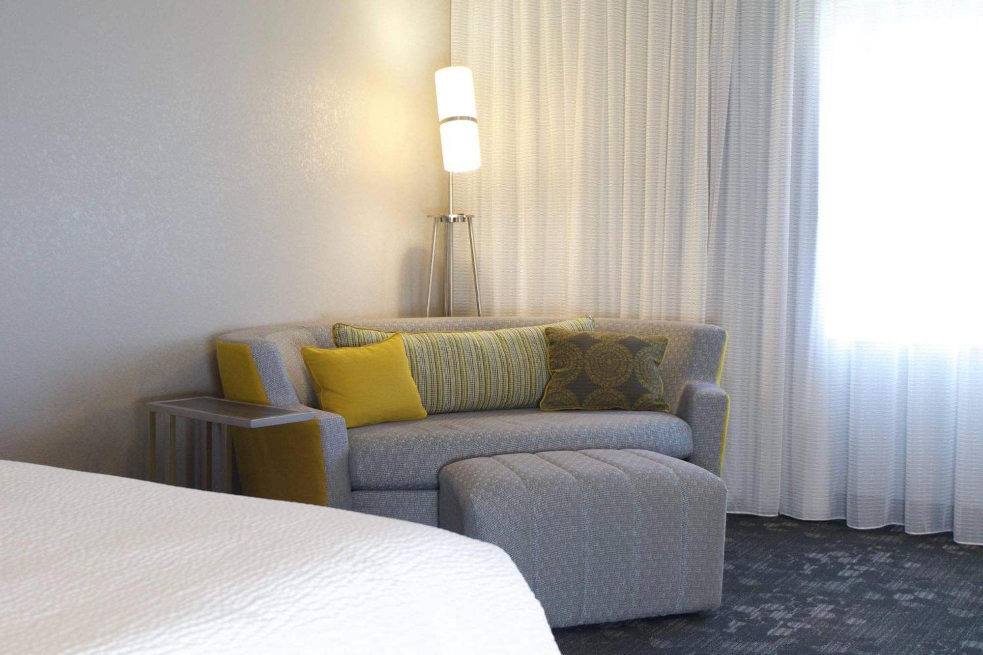 Courtyard By Marriott Asheville Airport Fletcher Exterior photo