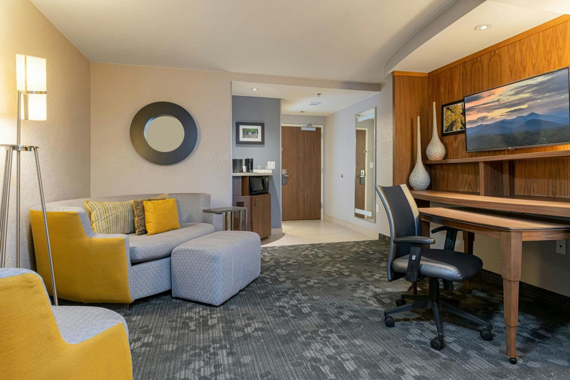 Courtyard By Marriott Asheville Airport Fletcher Exterior photo