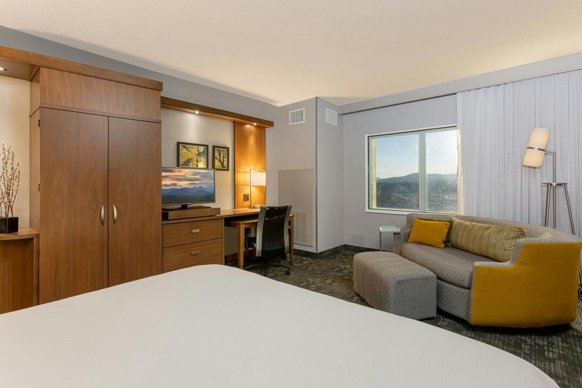 Courtyard By Marriott Asheville Airport Fletcher Exterior photo