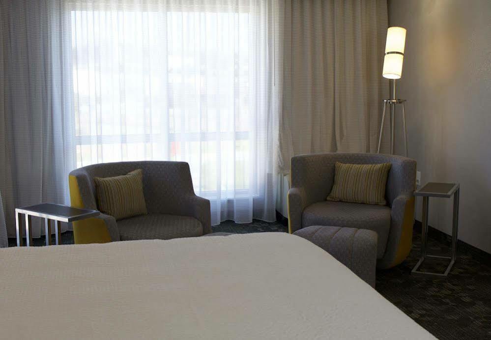 Courtyard By Marriott Asheville Airport Fletcher Exterior photo